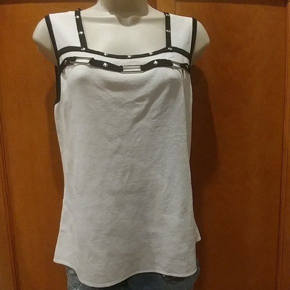 Cable & Gauge Tops - White and black sleeveless top Cable & Gauge Tops - White and black sleeveless top